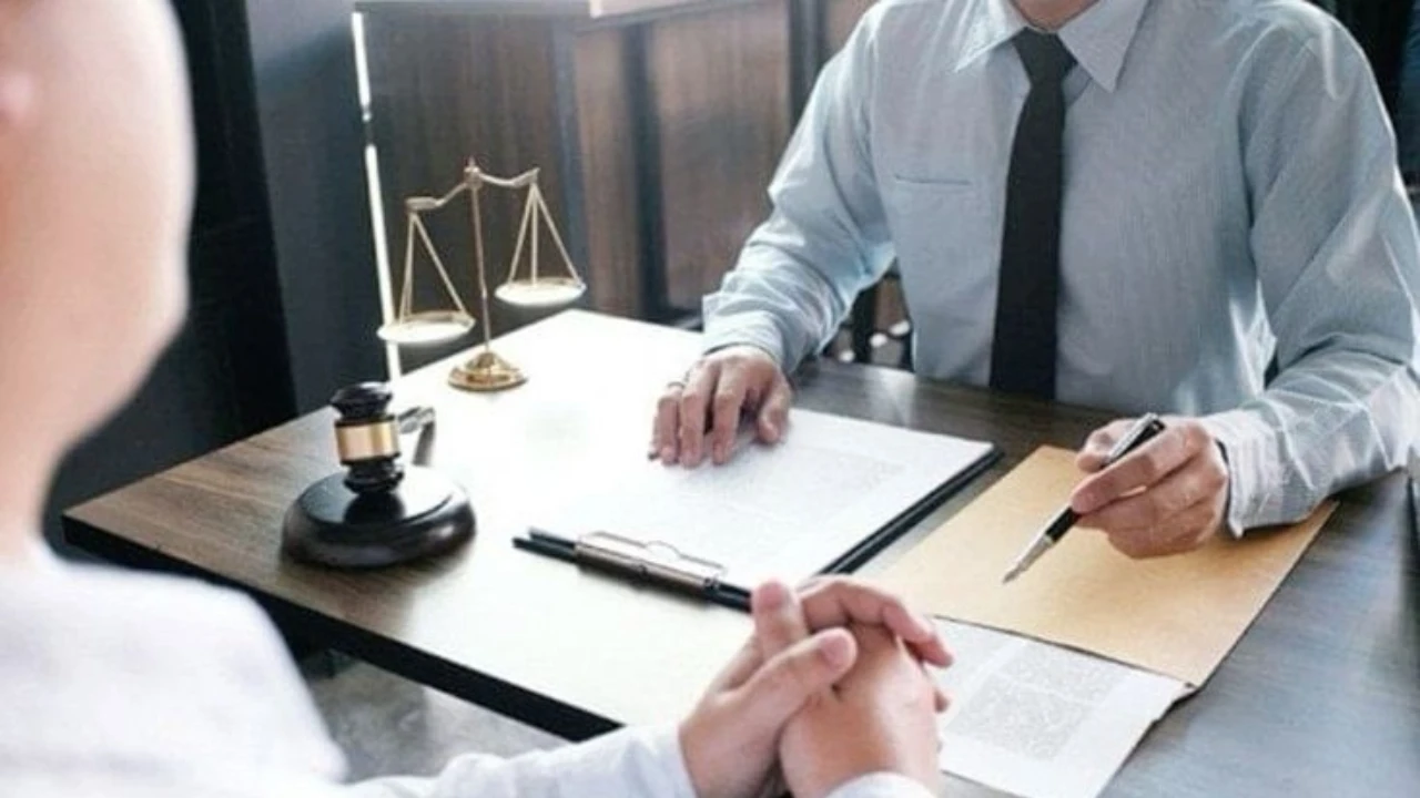 Luật sư tư vấn đại diện