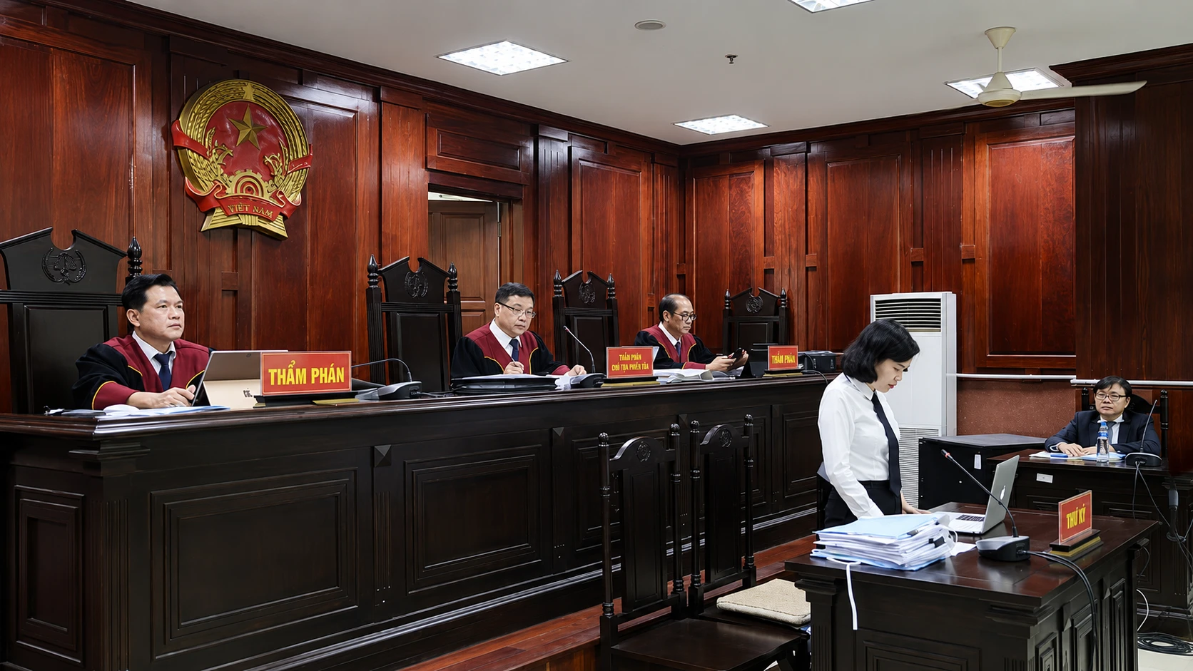 Luật sư hình sự tư vấn, xây dựng chiến lược bào chữa và bảo vệ quyền lợi khách hàng trong vụ án hình sự Luật sư hình sự tư vấn, xây dựng chiến lược bào chữa và bảo vệ quyền lợi khách hàng trong vụ án hình sự