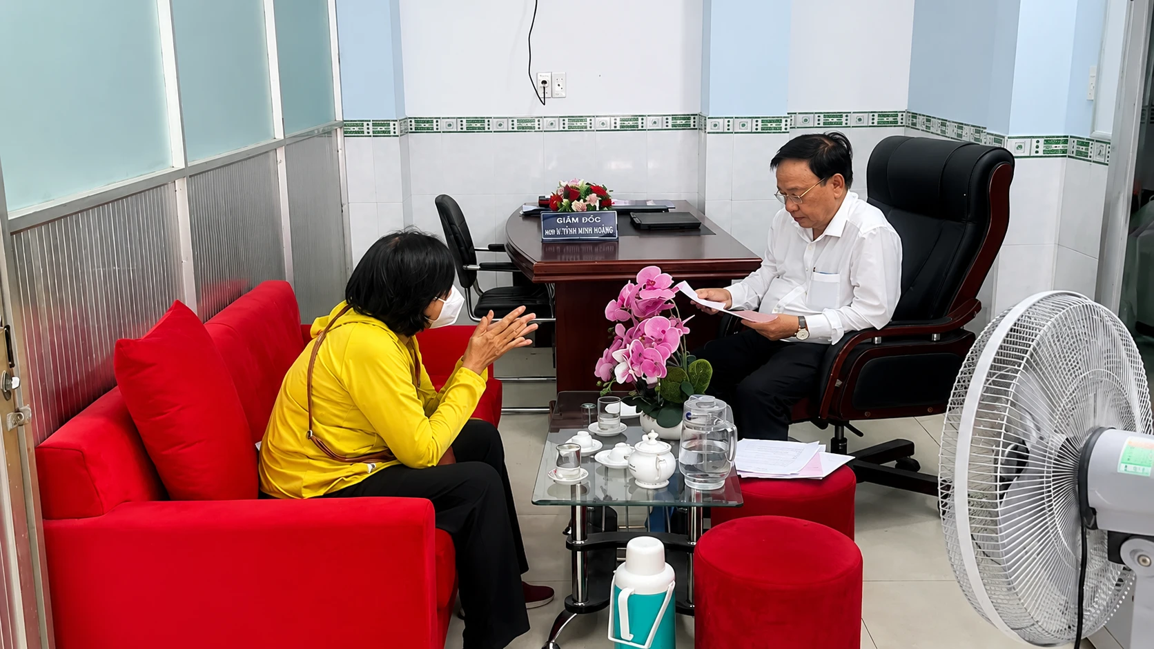 Luật sư Phan Minh Hoàng lắng nghe tâm tư, nguyện vọng của Khách hàng để xác định cách giải quyết phù hợp Luật sư Phan Minh Hoàng lắng nghe tâm tư, nguyện vọng của Khách hàng để xác định cách giải quyết phù hợp