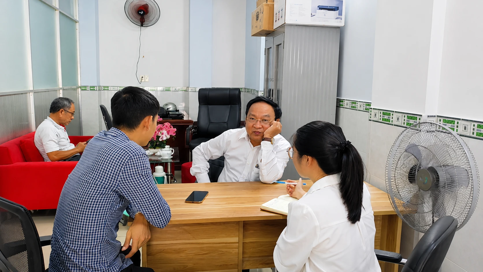 Luật sư hôn nhân và gia đình Phan Minh Hoàng tiếp nhận vụ việc hôn nhân và gia đình tại Văn phòng Công ty Hoàng Thịnh Luật Luật sư hôn nhân và gia đình Phan Minh Hoàng tiếp nhận vụ việc hôn nhân và gia đình tại Văn phòng Công ty Hoàng Thịnh Luật