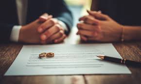 Luật sư trả lời câu hỏi vợ chồng vay ngân hàng sau ly hôn có phải trả nợ chung không?