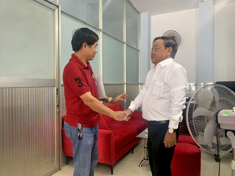 Tiếp khách hàng tư vấn tại văn phòng Công ty Luật Hoàng Thịnh Luật