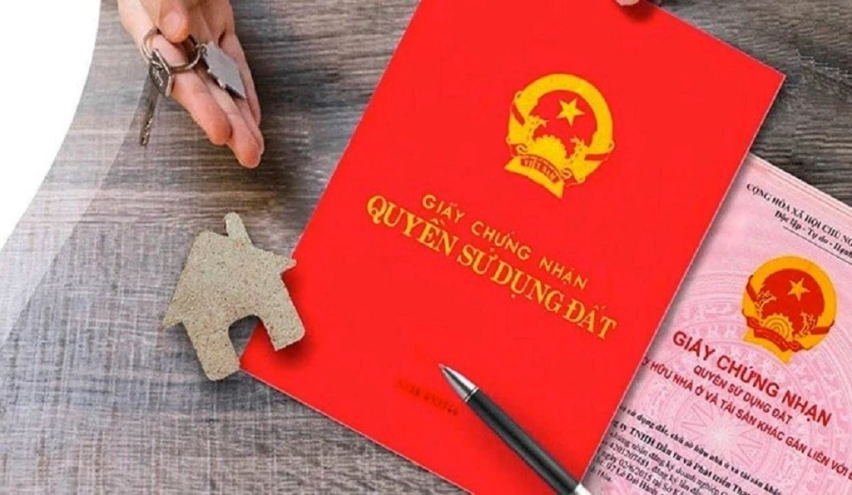 Nhà đất đứng tên hộ có thể bị chuyển nhượng, thế chấp, kê biên hoặc đưa vào khối di sản ngoài ý muốn của người bỏ tiền.