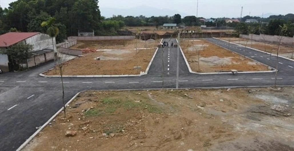 Thửa đất phải đáp ứng đồng thời điều kiện của Luật Đất đai và quy định diện tích tối thiểu tại địa phương.