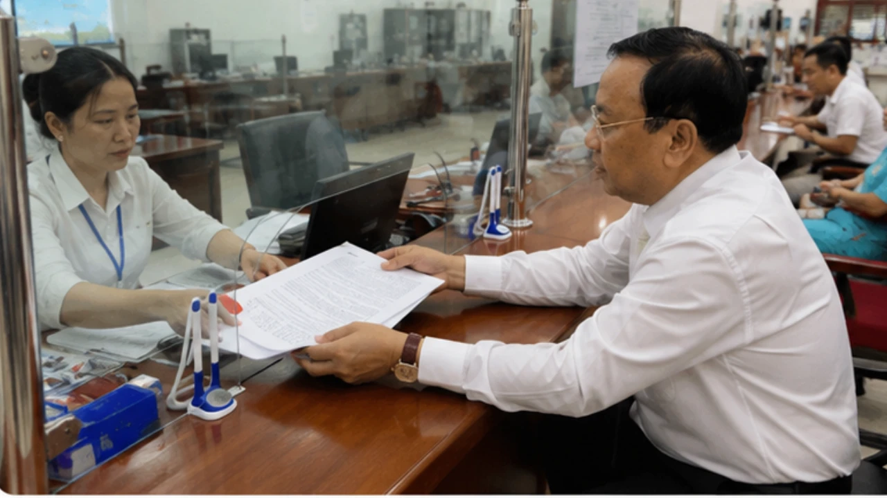 Thủ tục sang tên – bước hoàn thiện pháp lý quan trọng khi mua bán nhà đất cần lưu ý Thủ tục sang tên – bước hoàn thiện pháp lý quan trọng khi mua bán nhà đất cần lưu ý