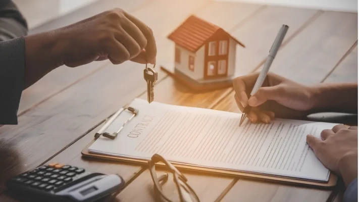 Luật sư thừa kế HCM Hoàng Thịnh Luật kiểm tra hồ sơ di chúc và tài liệu pháp lý