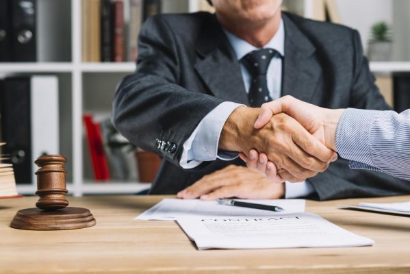 Luật sư tư vấn đại diện